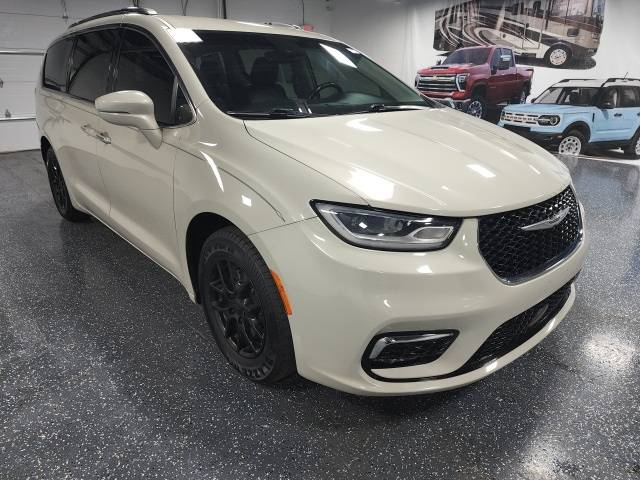 2021 Chrysler Pacifica Touring L — Minivan — 99,018 mi — Auburn, IN