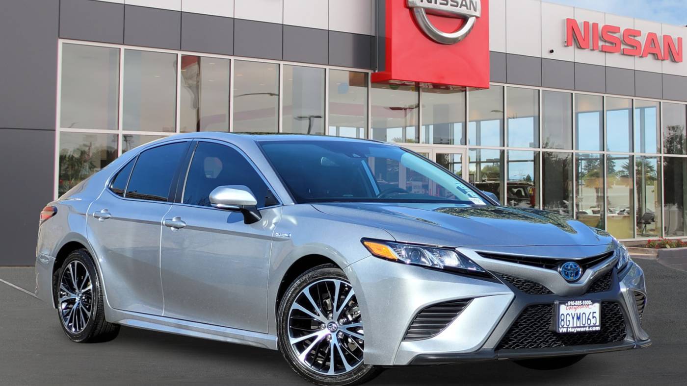 2019 Toyota Camry Hybrid SE — Sedan — 84,144 mi — Hayward, CA