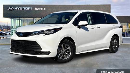 2024 Toyota Sienna LE — Minivan — 28,962 mi — Broken Arrow, OK