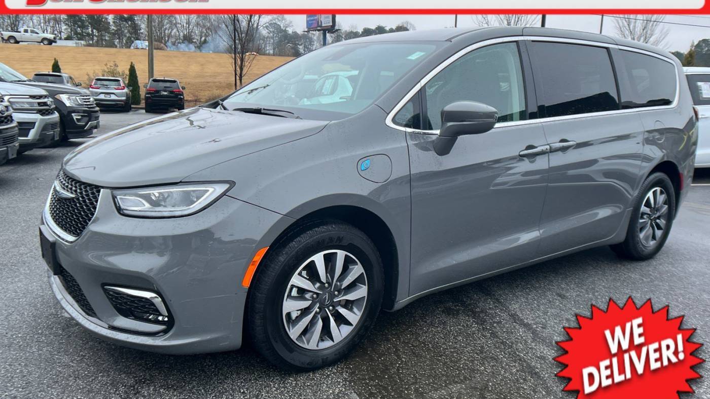 2022 Chrysler Pacifica Hybrid Touring L — Minivan — 67,264 mi — Cumming, GA