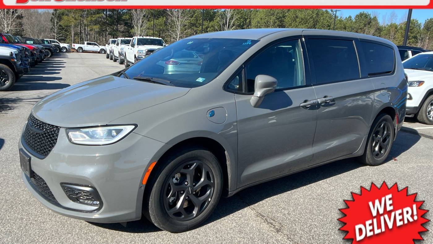 2022 Chrysler Pacifica Hybrid Touring L — Minivan — 57,066 mi — Cumming, GA