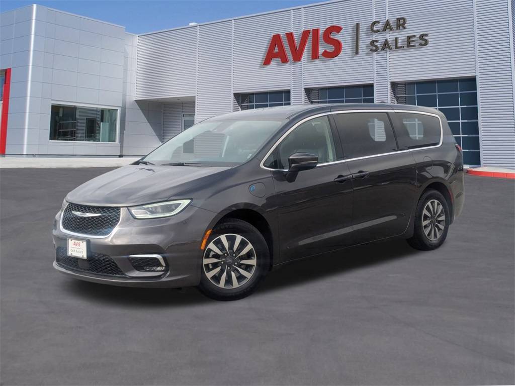 2023 Chrysler Pacifica Hybrid Touring L — Minivan — 71,213 mi — Houston, TX