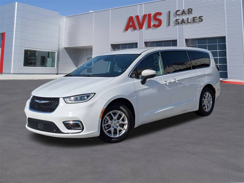 2023 Chrysler Pacifica Touring L — Minivan — 66,186 mi — Houston, TX