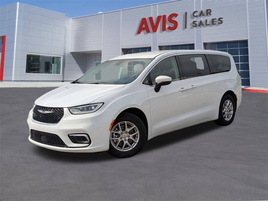 2023 Chrysler Pacifica Touring L — Minivan — 70,816 mi — Houston, TX