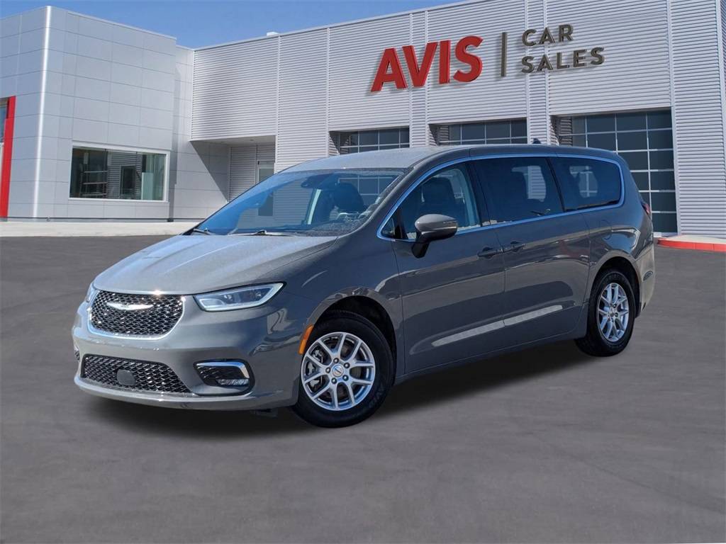 2023 Chrysler Pacifica Touring L — Minivan — 69,128 mi — Houston, TX