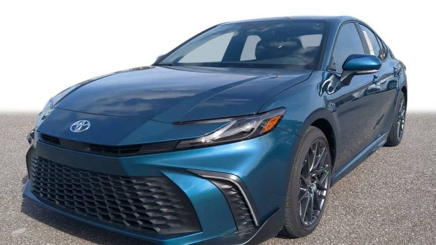 2025 Toyota Camry SE — Sedan — 4,834 mi — Wesley Chapel, FL