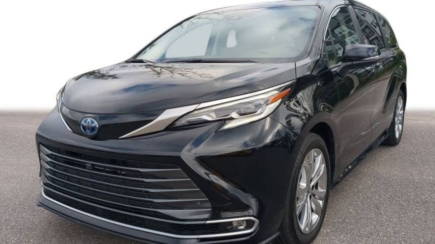 2023 Toyota Sienna Platinum — Minivan — 13,012 mi — Wesley Chapel, FL