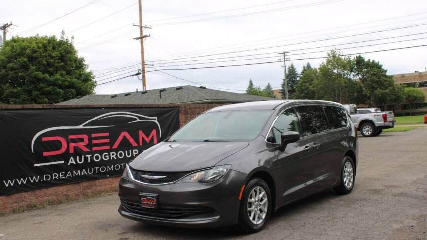 2018 Chrysler Pacifica Touring — Minivan — 151,911 mi — Shelby Township, MI