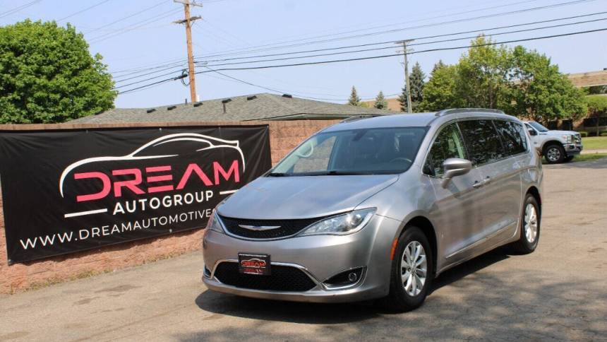 2019 Chrysler Pacifica Touring L — Minivan — 138,912 mi — Shelby Township, MI