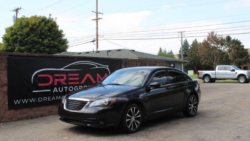 2013 Chrysler 200 Touring — Sedan — 173,527 mi — Shelby Township, MI