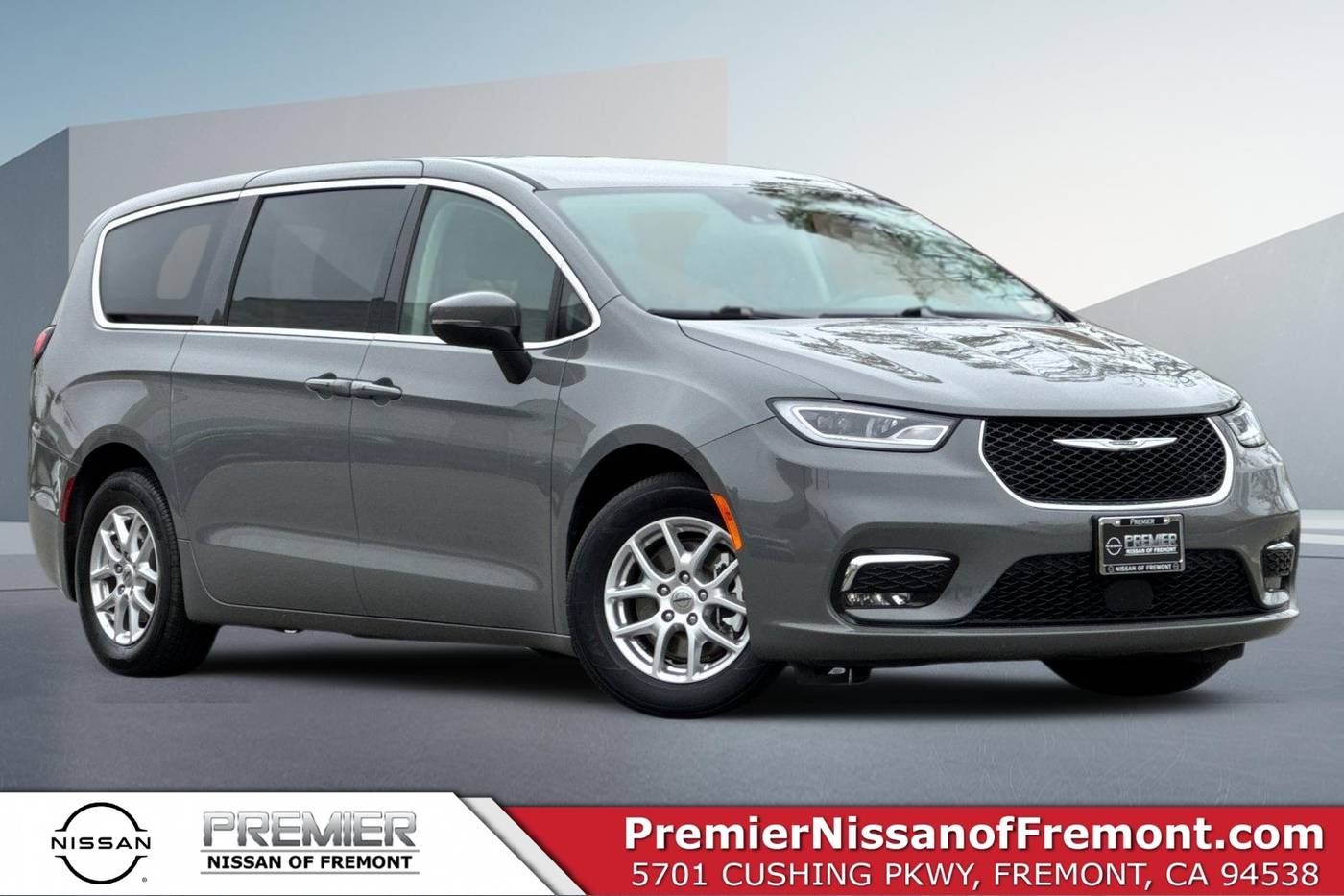 2023 Chrysler Pacifica Touring L — Minivan — 67,599 mi — Seaside, CA