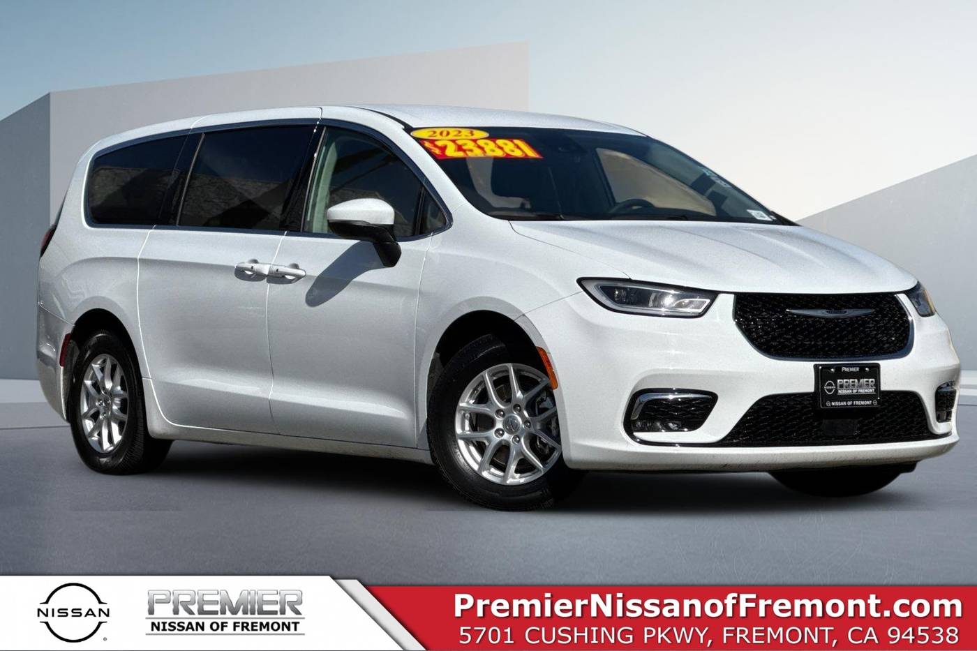 2023 Chrysler Pacifica Touring L — Minivan — 58,421 mi — Seaside, CA