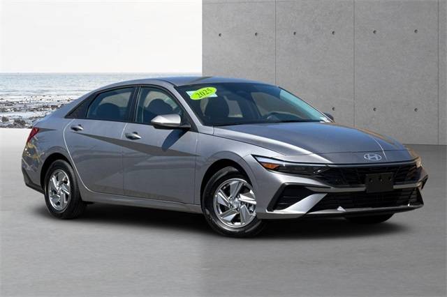 2025 Hyundai Elantra SE — Sedan — 107 mi — Seaside, CA