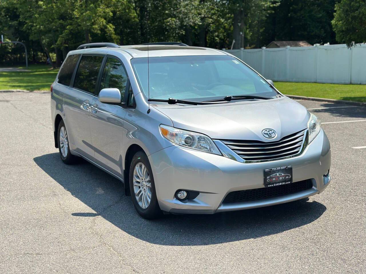 2011 Toyota Sienna XLE — Minivan — 147,771 mi — Rahway, NJ