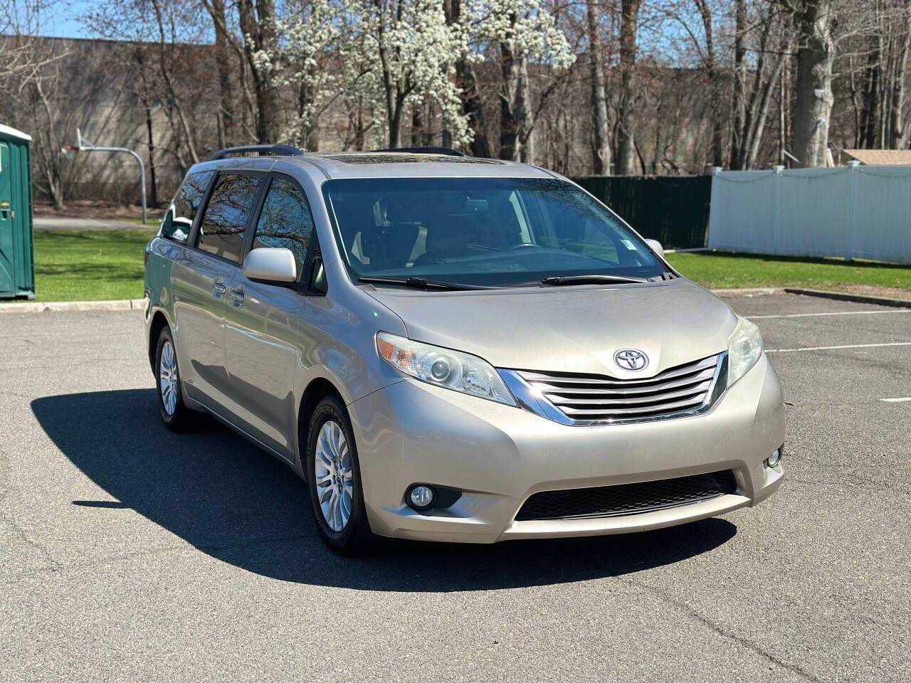 2017 Toyota Sienna XLE — Minivan — 138,596 mi — Rahway, NJ