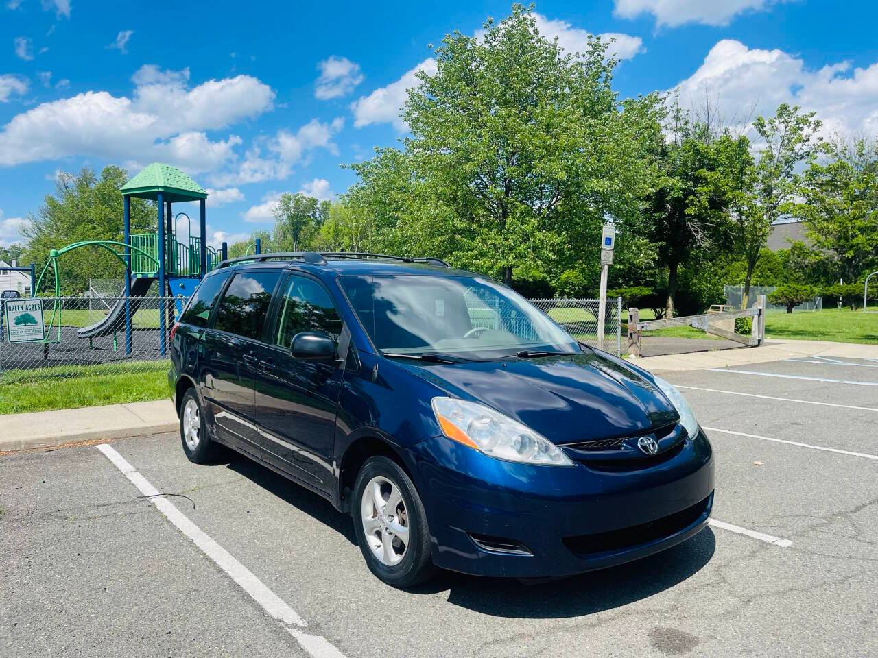 2006 Toyota Sienna LE — Minivan — 130,676 mi — Rahway, NJ