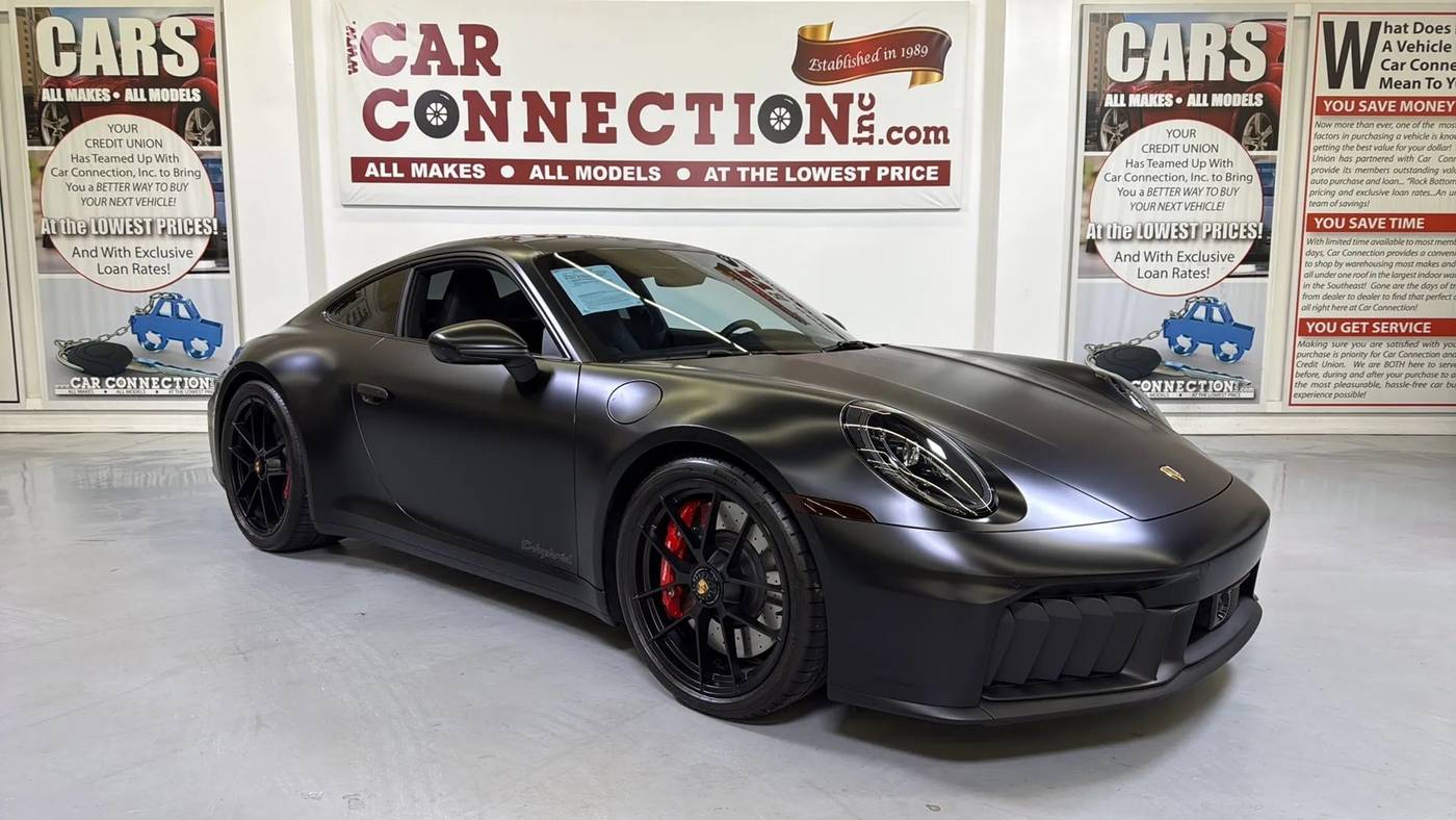 2025 Porsche 911 Carrera 4 GTS