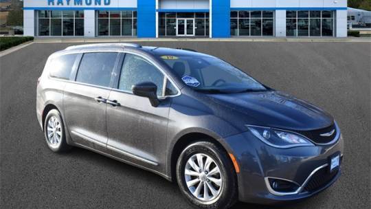 2019 Chrysler Pacifica Touring L — Minivan — 102,197 mi — Antioch, IL
