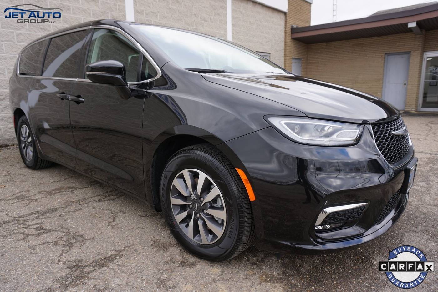 2022 Chrysler Pacifica Hybrid Touring L — Minivan — 23,413 mi — Cambridge, OH