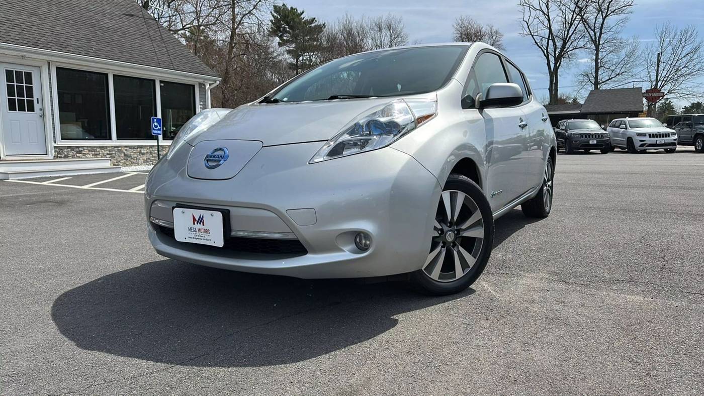 2015 Nissan LEAF SV — Hatchback — 35,437 mi — West Bridgewater, MA