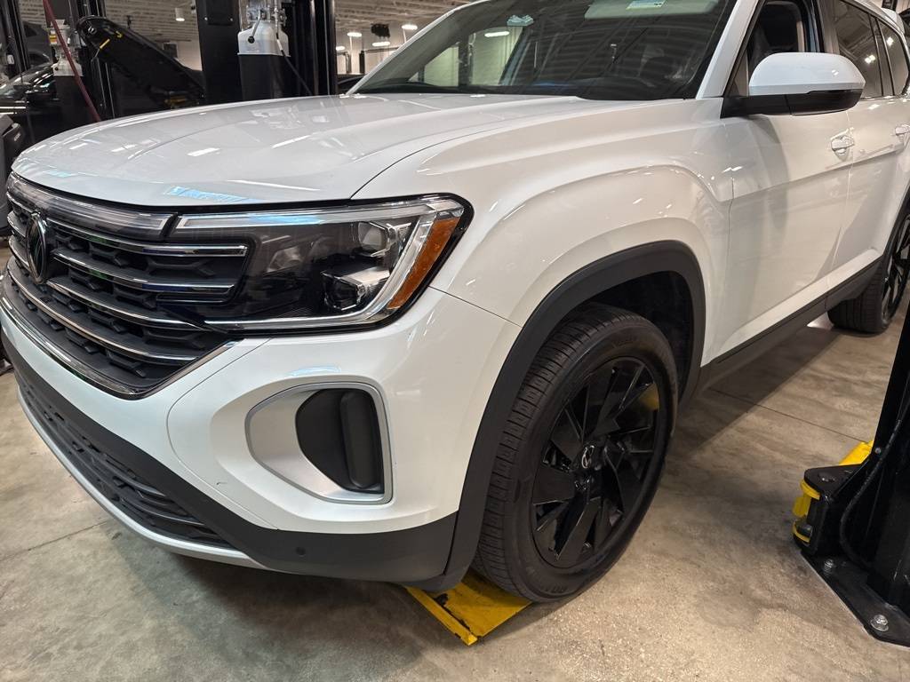 2024 Volkswagen Atlas SE with Technology — SUV — 27,486 mi — Miami Gardens, FL
