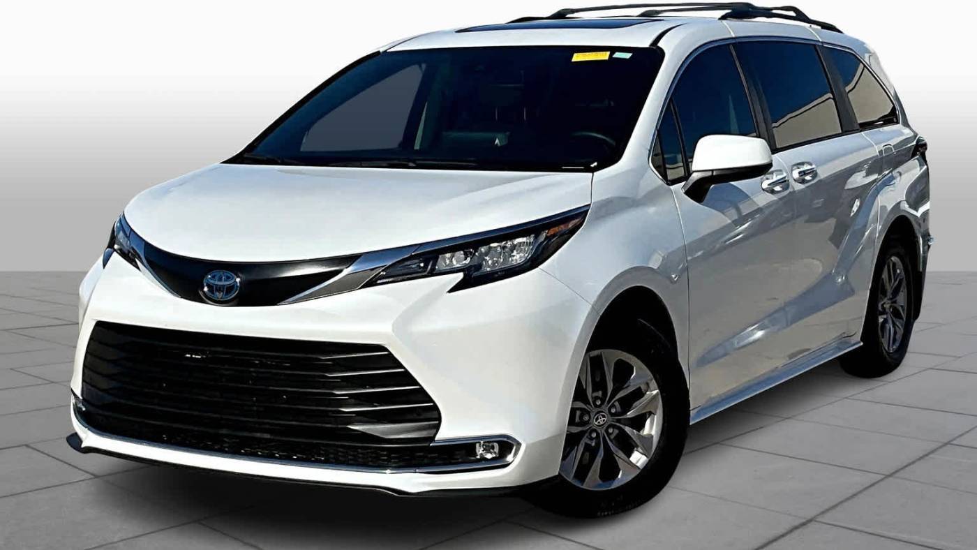 2022 Toyota Sienna XLE — Minivan — 51,149 mi — Houston, TX