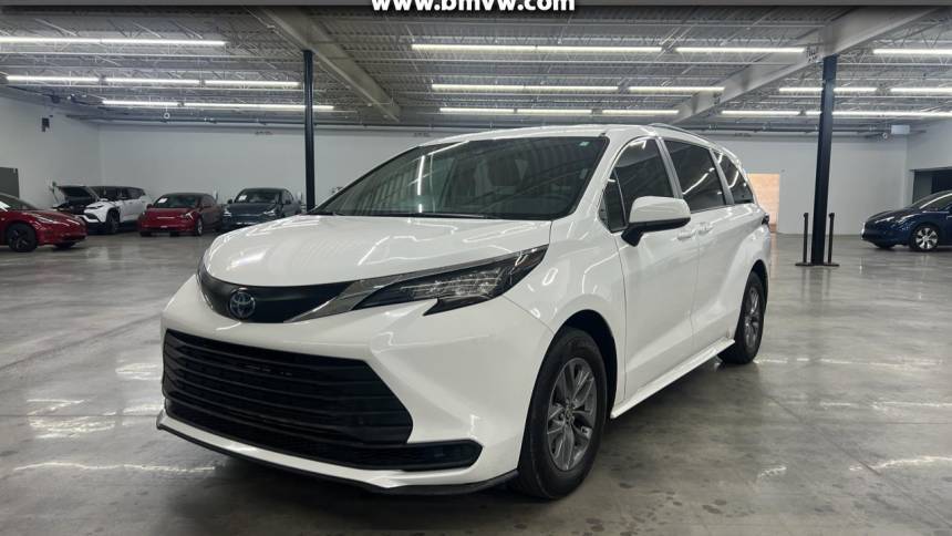 2022 Toyota Sienna LE — Minivan — 74,482 mi — Union City, GA