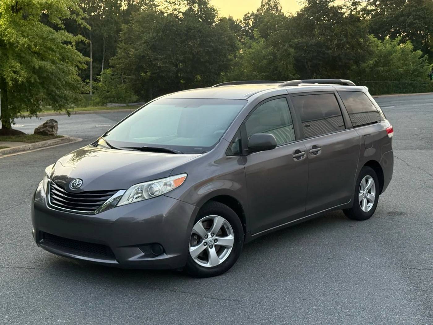 2013 Toyota Sienna LE — Minivan — 117,550 mi — Gaithersburg, MD