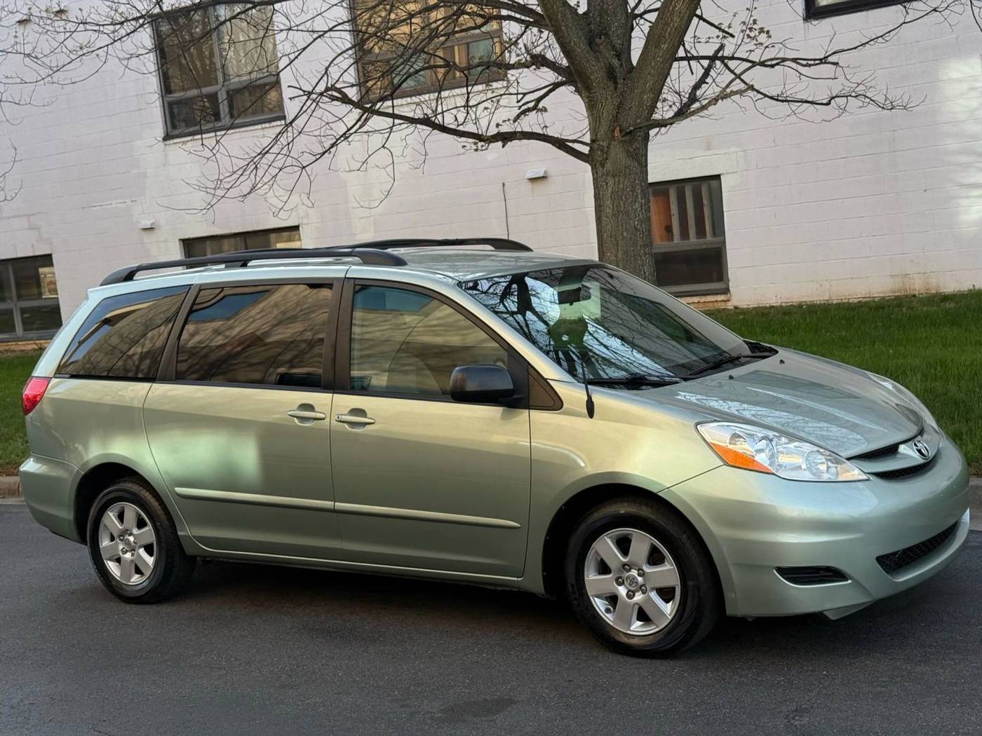 2010 Toyota Sienna LE — Minivan — 128,182 mi — Gaithersburg, MD