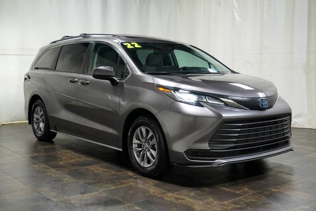 2022 Toyota Sienna LE — Minivan — 72,791 mi — Boardman, OH