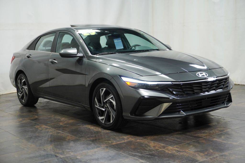 2025 Hyundai Elantra SEL Convenience — Sedan — 12,947 mi — Boardman, OH