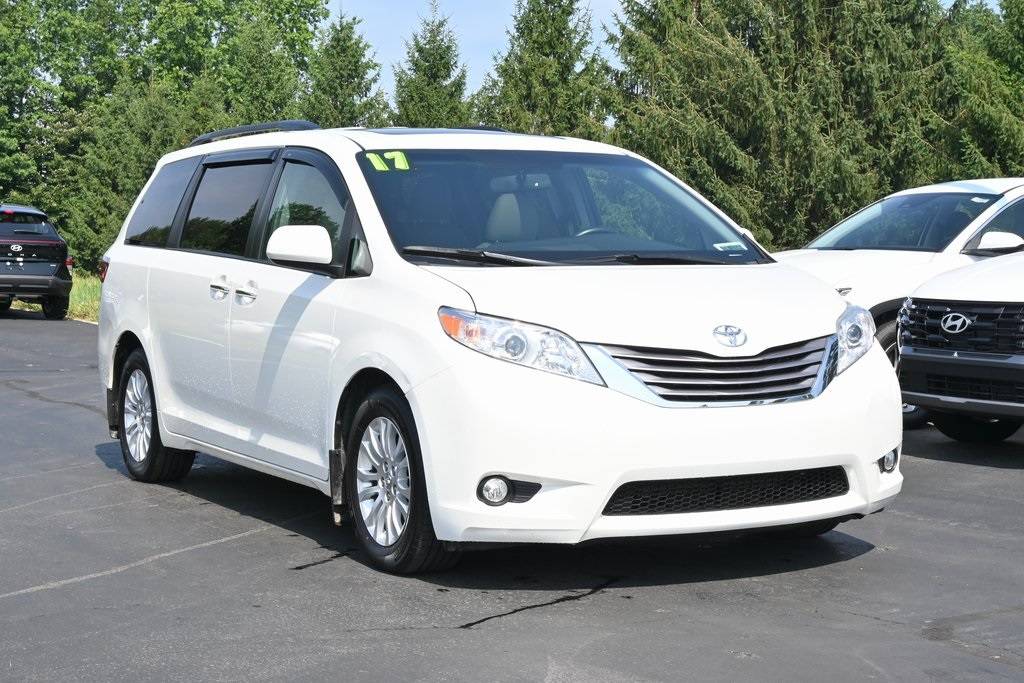 2017 Toyota Sienna XLE — Minivan — 111,239 mi — Boardman, OH