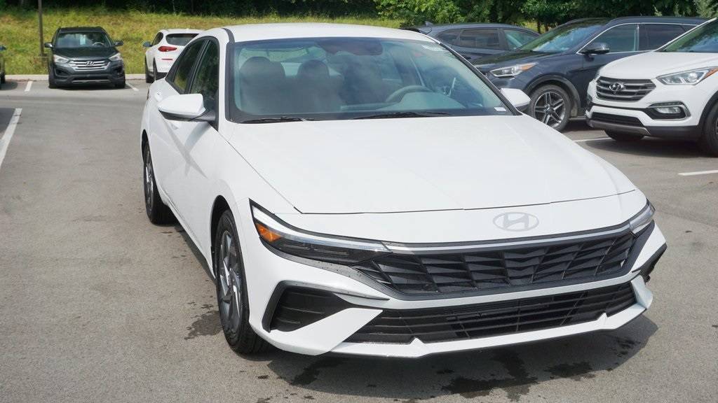 2024 Hyundai Elantra SEL — Sedan — 6,600 mi — Boardman, OH