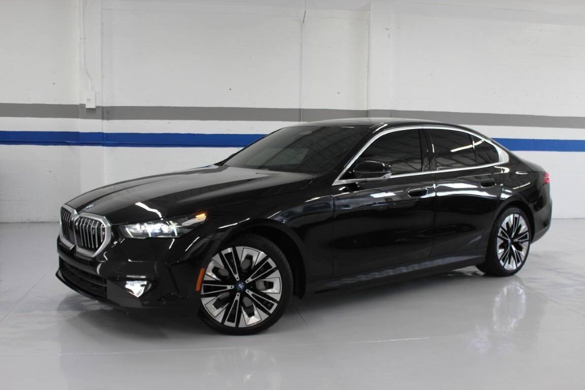 2024 BMW i5 eDrive40 — Sedan — 3,330 mi — San Mateo, CA