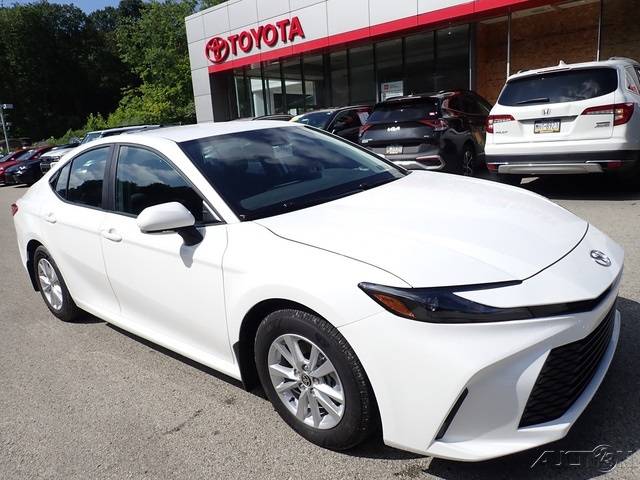 2025 Toyota Camry Hybrid LE — Sedan — 1,439 mi — Pleasant Hills, PA