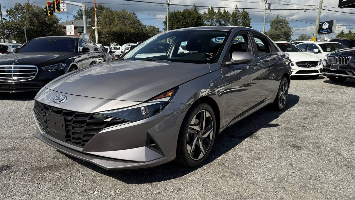 2023 Hyundai Elantra SEL — Sedan — 43,651 mi — Elmont, NY