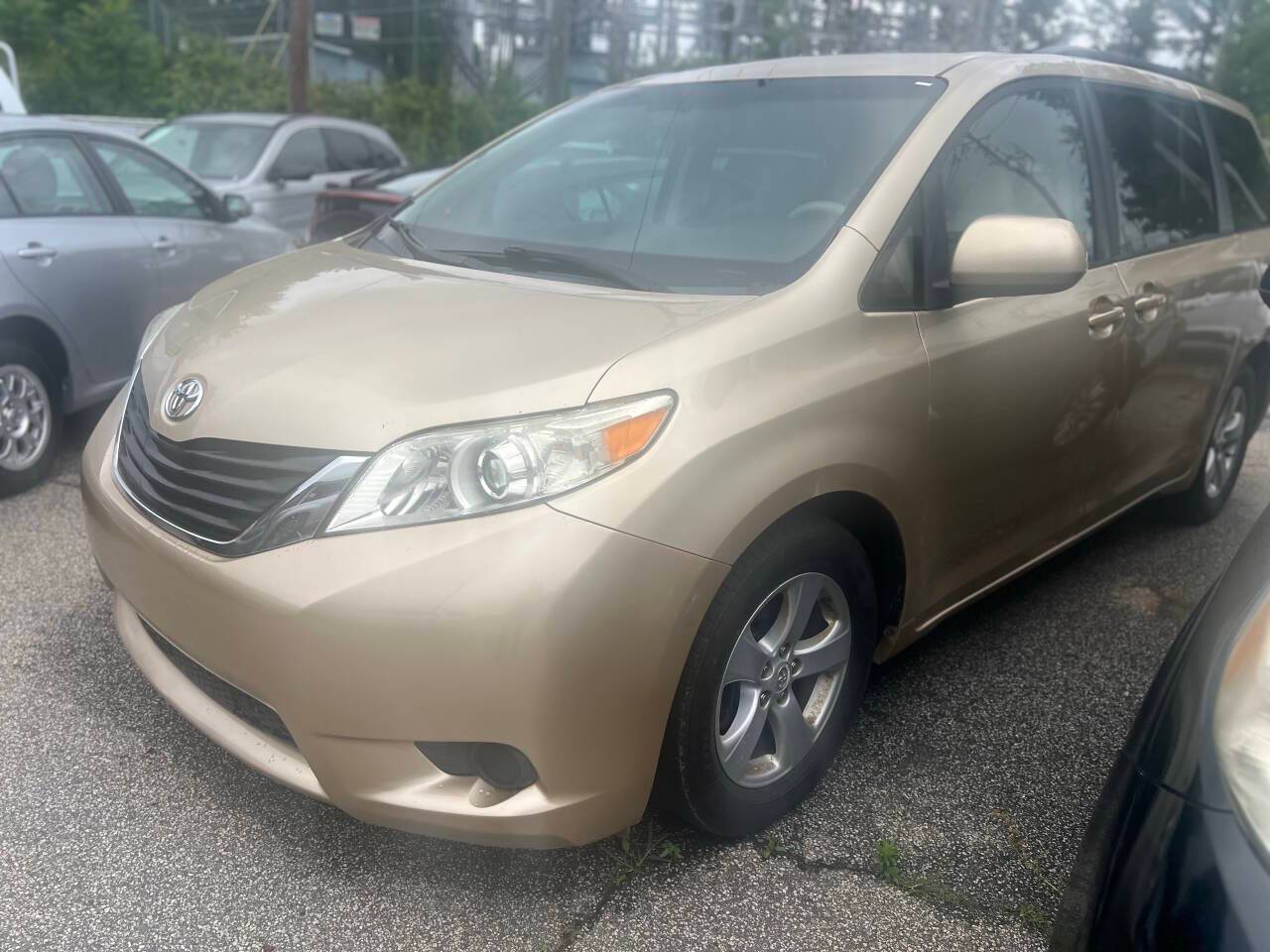 2011 Toyota Sienna LE — Minivan — 157,187 mi — Marietta, GA