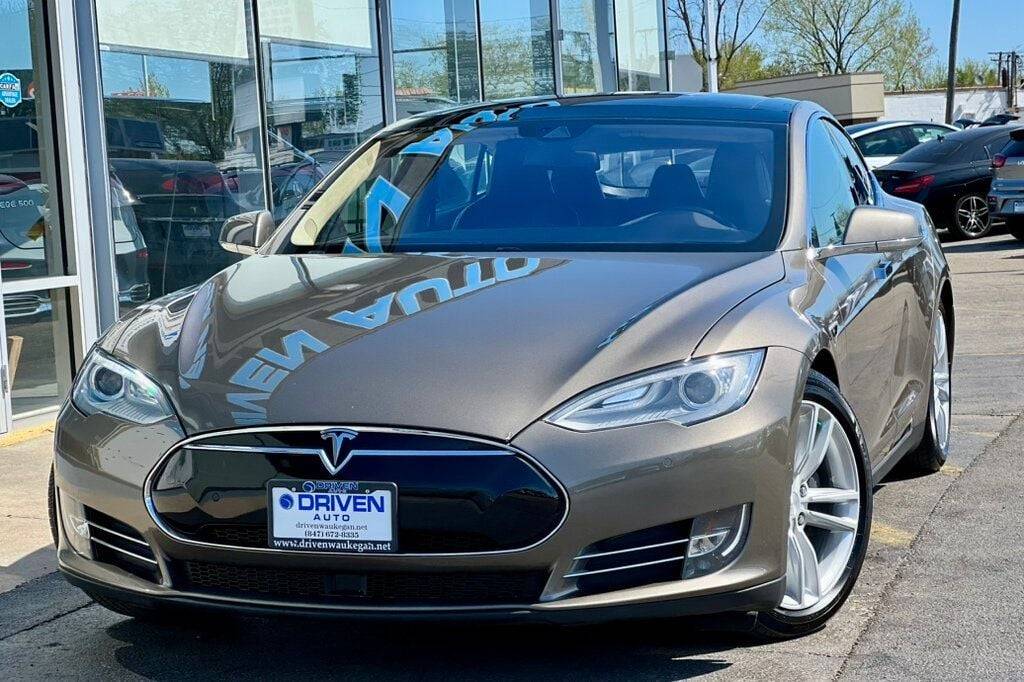 2016 Tesla Model S 85D — Hatchback — 84,828 mi — Waukegan, IL