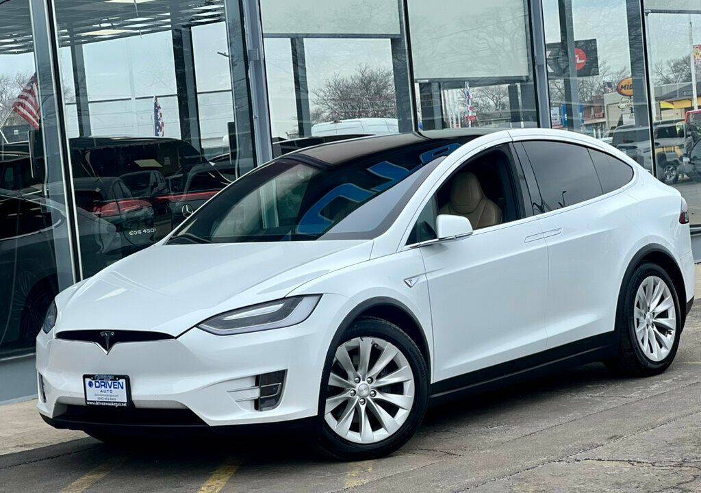 2016 Tesla Model X 75D — SUV — 121,286 mi — Waukegan, IL