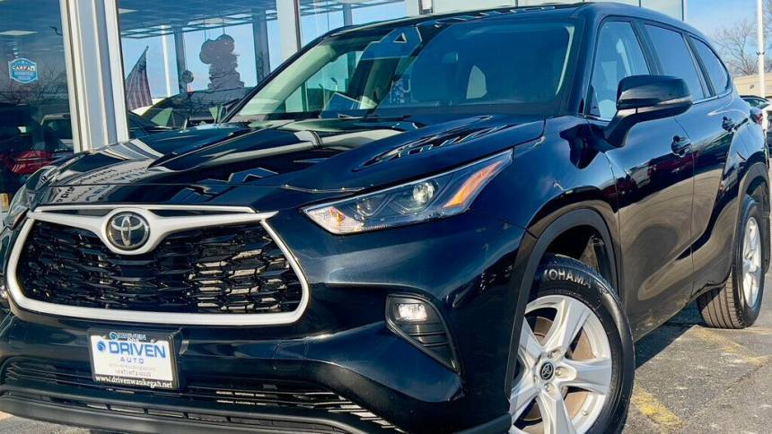 2023 Toyota Highlander LE — SUV — 84,205 mi — Waukegan, IL