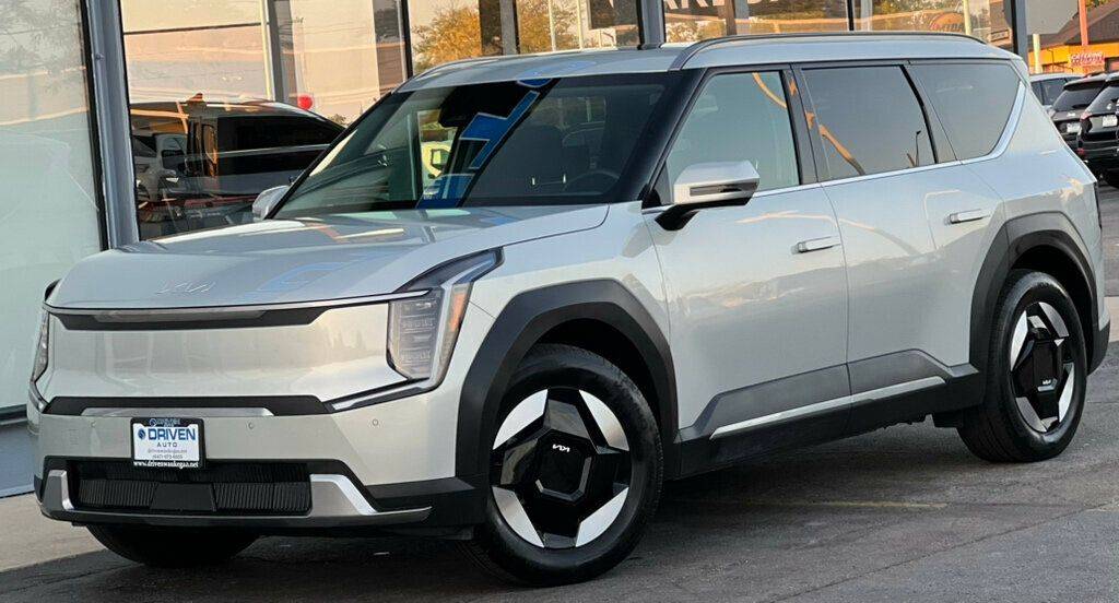 2024 Kia EV9 Wind — SUV — 10,794 mi — Waukegan, IL