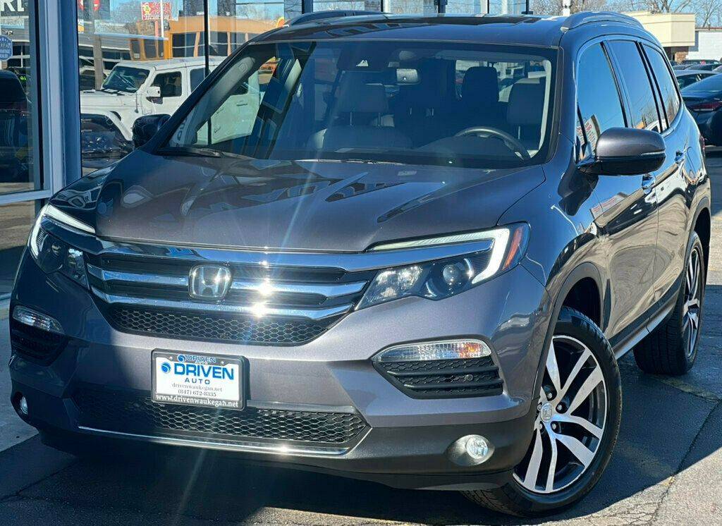 2017 Honda Pilot Touring — SUV — 65,228 mi — Waukegan, IL