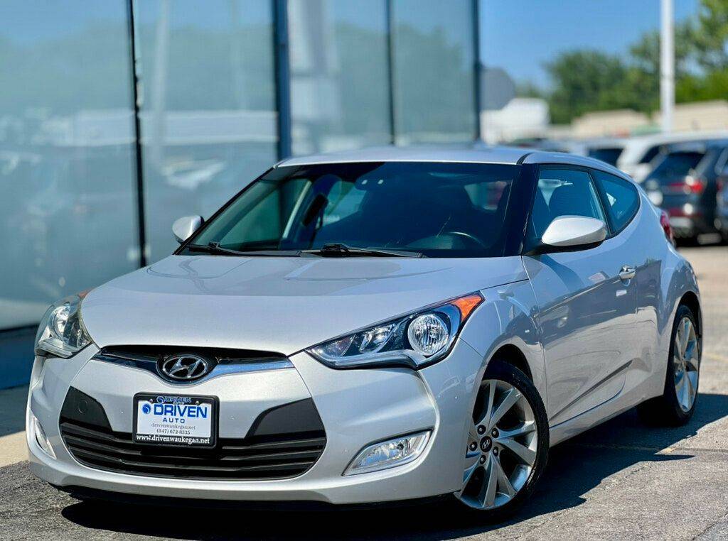 2017 Hyundai Veloster Base — Hatchback — 102,508 mi — Waukegan, IL