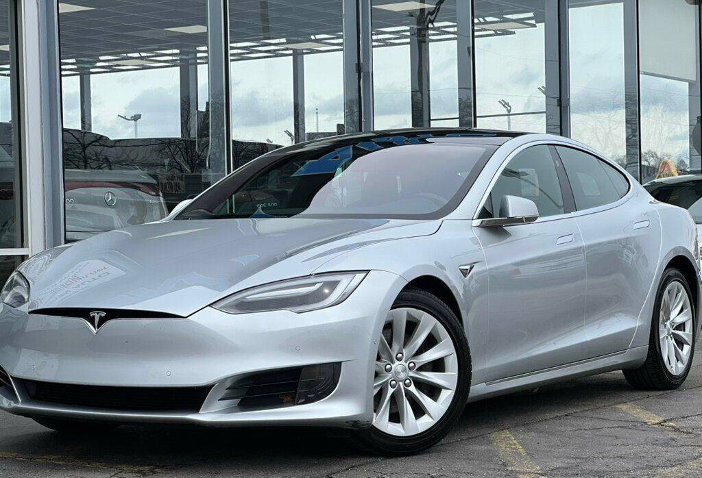 2017 Tesla Model S 75D — Hatchback — 37,303 mi — Waukegan, IL