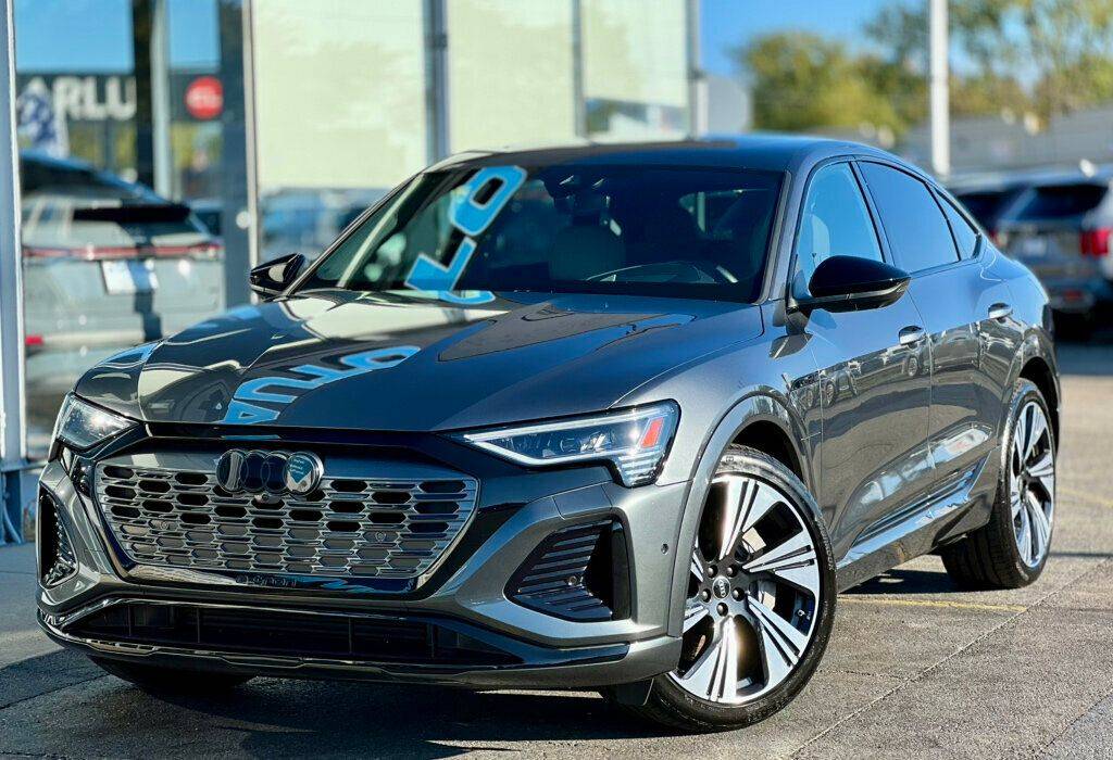 2024 Audi Q8 e-tron S line Prestige — SUV — 3,623 mi — Waukegan, IL
