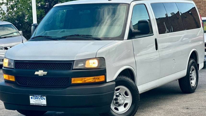 2018 Chevrolet Express Passenger LS — Passenger Van — 61,268 mi — Waukegan, IL