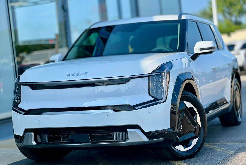 2024 Kia EV9 Land — SUV — 2,374 mi — Waukegan, IL