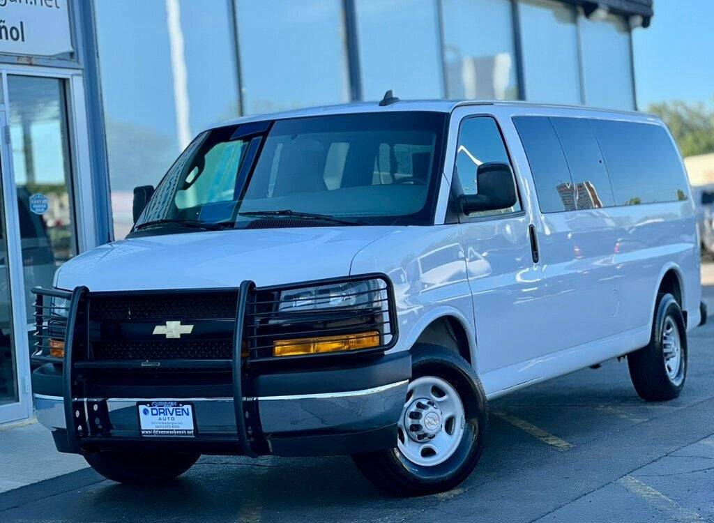 2021 Chevrolet Express Passenger LS — Passenger Van — 124,450 mi — Waukegan, IL