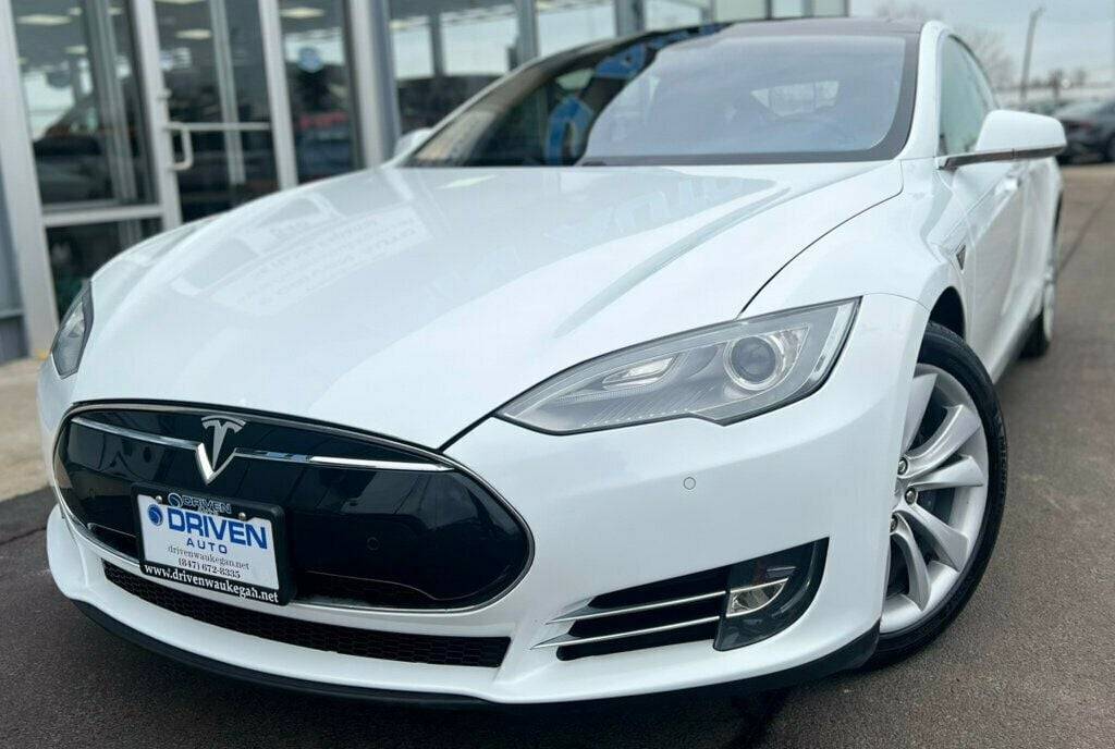 2014 Tesla Model S 85 — Hatchback — 86,652 mi — Waukegan, IL