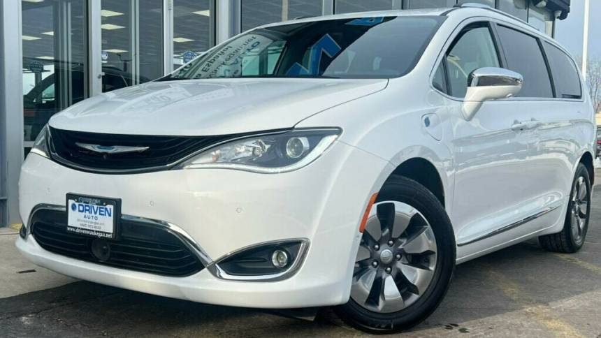 2019 Chrysler Pacifica Hybrid Limited — Minivan — 84,333 mi — Waukegan, IL